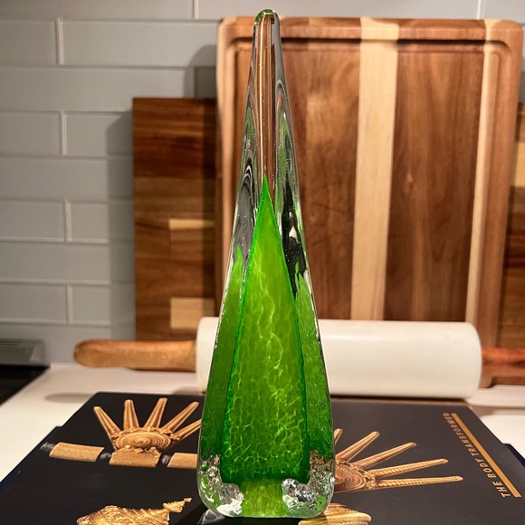 Scandinavian Crystal Art Glass Christmas Tree Emerald Modern Sculpture (8.5”) - Picture 4 of 5